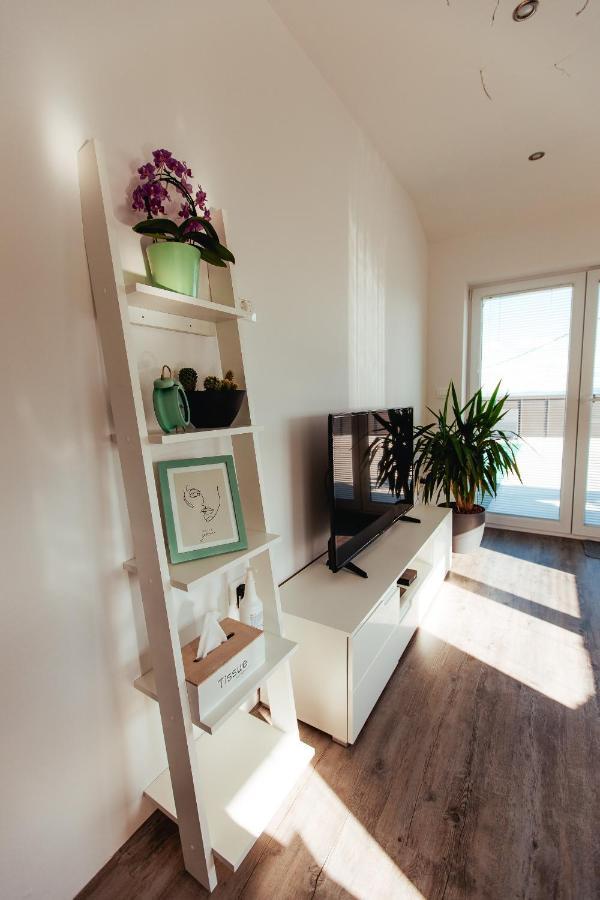 Apartamento Sunny Oak Estate Mengeš Exterior foto