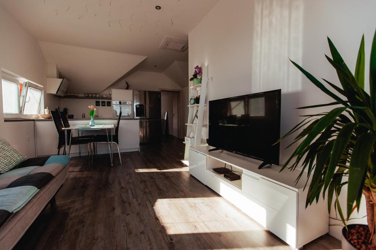 Apartamento Sunny Oak Estate Mengeš Exterior foto